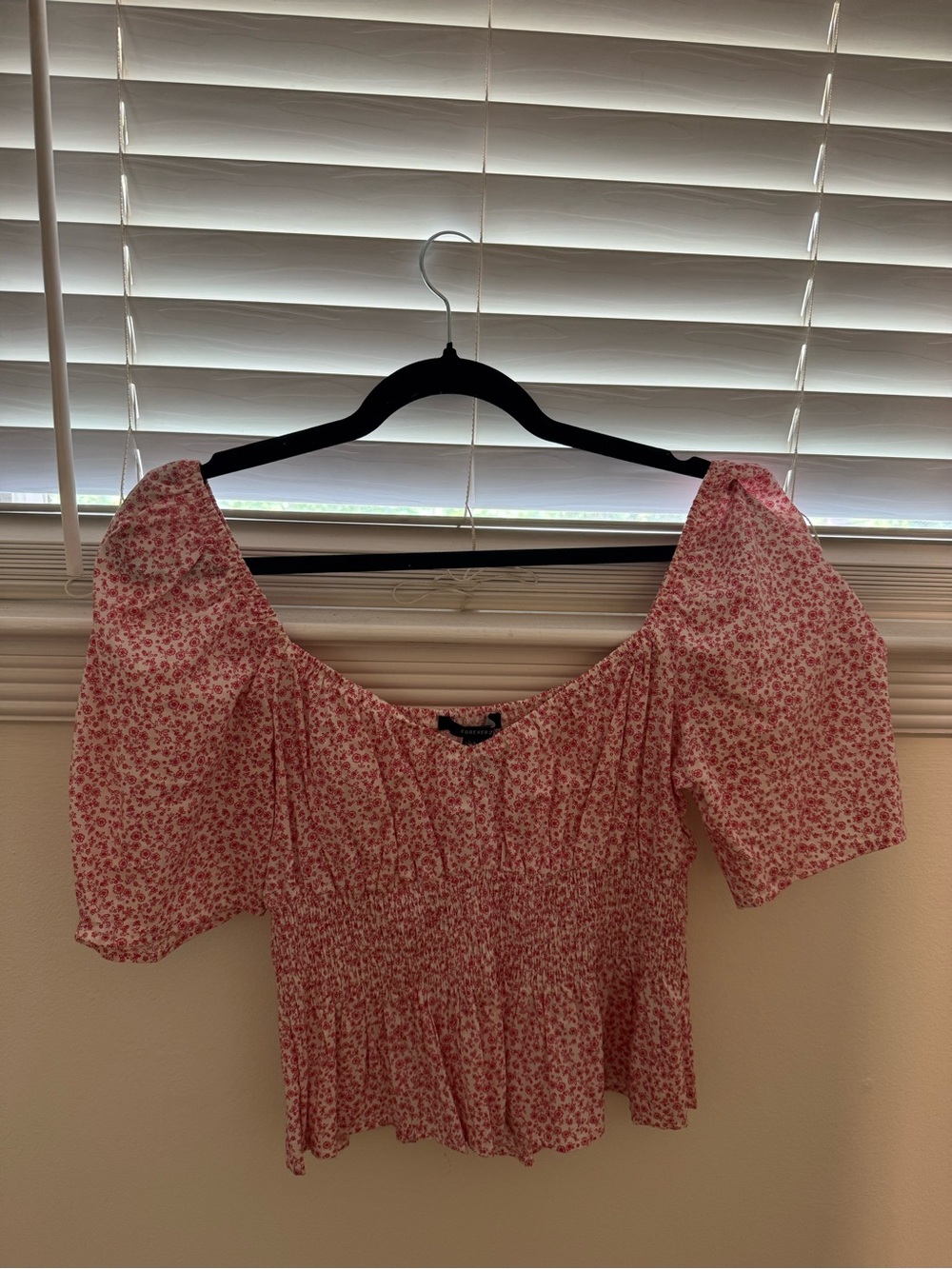Forever 21 Red Floral Puff Sleeve Top